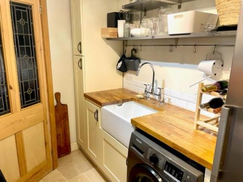 Idyllic Country Cottage near Soho, Oxford & Cotswolds in Deddington Idyllic Country Cottage near Soho, Oxford & Cotswolds in Deddington