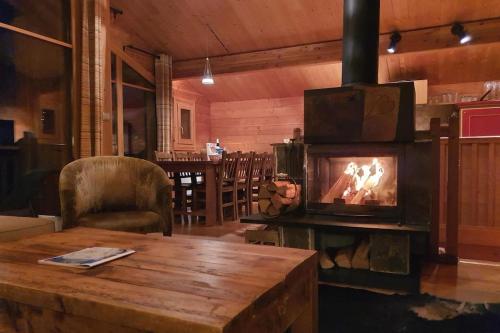 Faciliteiten, Cosy 4 bedroom chalet with hot tub (Chalet Velours) in Saint-Marcel Faciliteiten, Cosy 4 bedroom chalet with hot tub (Chalet Velours) in Saint-Marcel