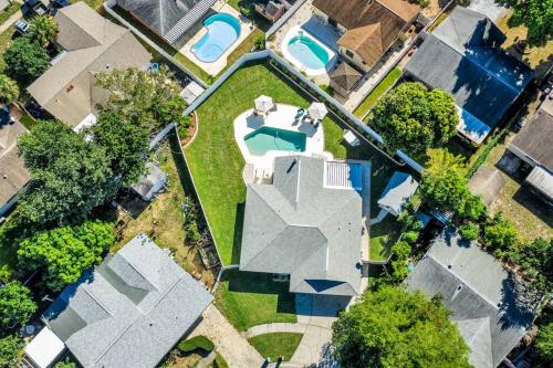 Pool home + huge fenced yard - family friendly! in Bay Pines Pool home + huge fenced yard - family friendly! in Bay Pines