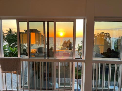 Балкон, Swiss Cottage in Крібі Балкон, Swiss Cottage in Крібі