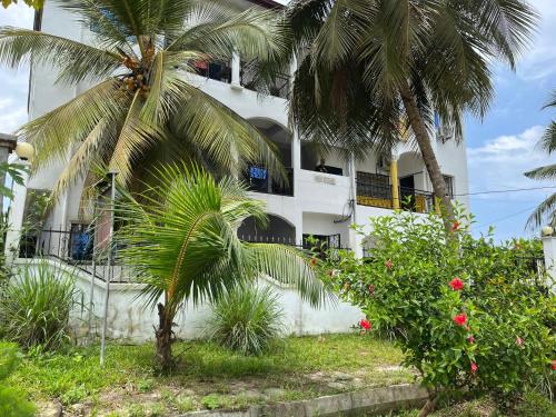 Зовнішній вигляд готелю, Swiss Cottage in Крібі Зовнішній вигляд готелю, Swiss Cottage in Крібі