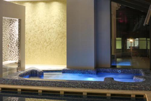 Bồn tắm nước nóng, Hotel International Iasi in Iasi Bồn tắm nước nóng, Hotel International Iasi in Iasi