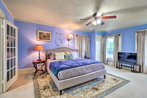 1920s Corsicana Home - Spacious Group Getaway! in Corsicana 1920s Corsicana Home - Spacious Group Getaway! in Corsicana