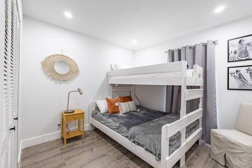 MODERN Espacious 3Bed W/ Pool in 썬라이즈 MODERN Espacious 3Bed W/ Pool in 썬라이즈