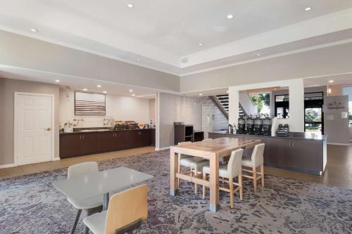 المطعم, Sonesta ES Suites Huntington Beach Fountain Valley in Fountain Valley المطعم, Sonesta ES Suites Huntington Beach Fountain Valley in Fountain Valley