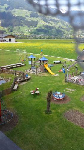 สนามเด็กเล่น, Großzügiges Apartment Georg Mayrhofen Barrierefrei (Großzugiges Apartment Georg Mayrhofen Barrierefrei) in ฮอลเลนเซิน สนามเด็กเล่น, Großzügiges Apartment Georg Mayrhofen Barrierefrei (Großzugiges Apartment Georg Mayrhofen Barrierefrei) in ฮอลเลนเซิน