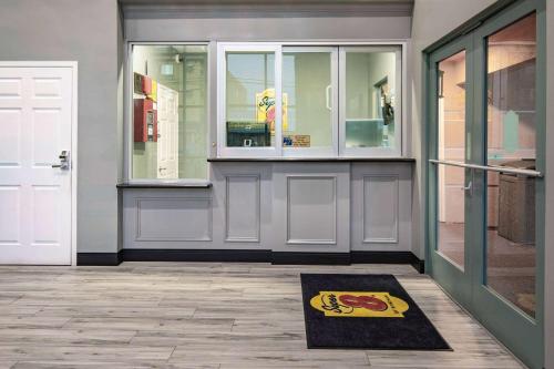 Lobby, Super 8 By Wyndham North Hollywood in Burbank Lobby, Super 8 By Wyndham North Hollywood in Burbank