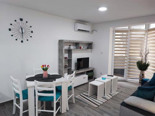 Felles stue/TV-område, White pearl & SPA in Veliko Gradiste Felles stue/TV-område, White pearl & SPA in Veliko Gradiste