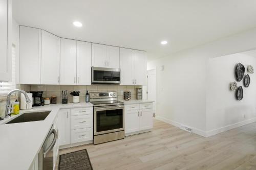 @ Marbella Lane - 5BR Stylish and Modern Home in Arvada (CO) @ Marbella Lane - 5BR Stylish and Modern Home in Arvada (CO)