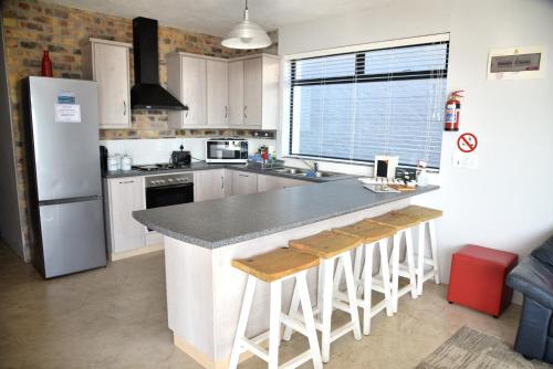 廚房, Apt on Beach front, Modern 2BR Solar, 50m to beach in 斯雲方地 廚房, Apt on Beach front, Modern 2BR Solar, 50m to beach in 斯雲方地