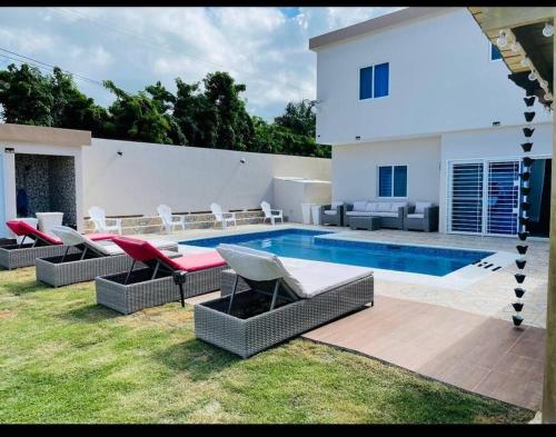 Swimming pool, The Green Palms 5 Bedroom villa with pool / garden in Playa Dorada Swimming pool, The Green Palms 5 Bedroom villa with pool / garden in Playa Dorada