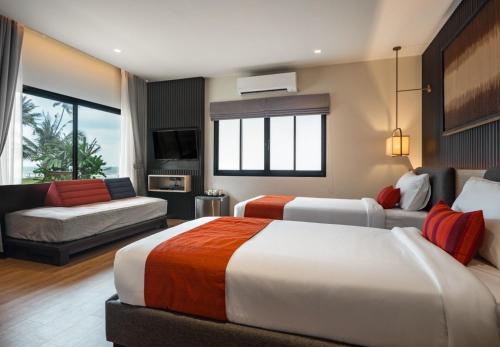 Beach, Bansaithong Beach Resort in Bang Saphan Beach, Bansaithong Beach Resort in Bang Saphan