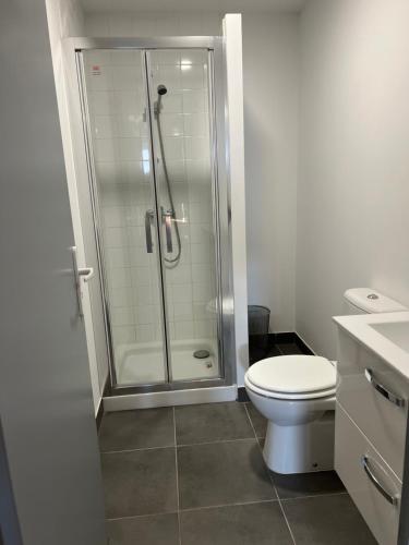 Bathroom, Apparthotel AREA, Studios avec salle de bain et kitchenette Privees, OU, chambres avec salles bain e in Persan Bathroom, Apparthotel AREA, Studios avec salle de bain et kitchenette Privees, OU, chambres avec salles bain e in Persan