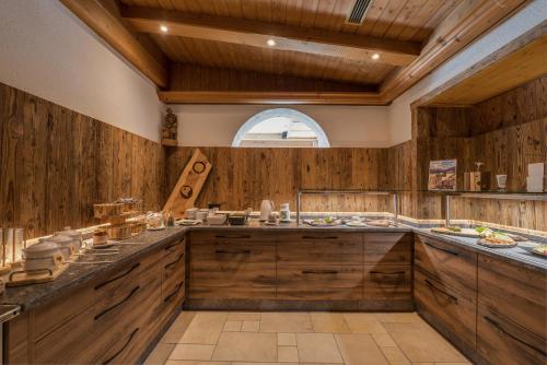 Food and beverages, Hotel Hollroah in Kappl Food and beverages, Hotel Hollroah in Kappl