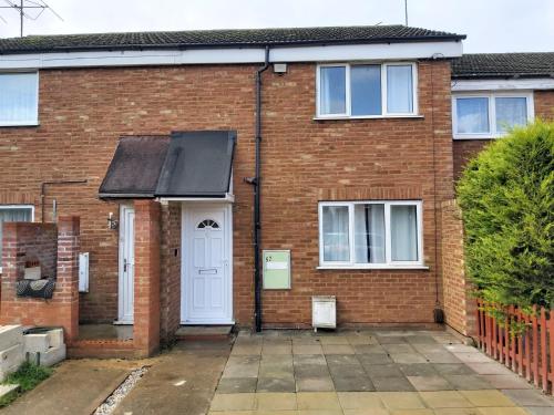 52 fenwick road, houghton regis, dunstable in Luton Airport 52 fenwick road, houghton regis, dunstable in Luton Airport