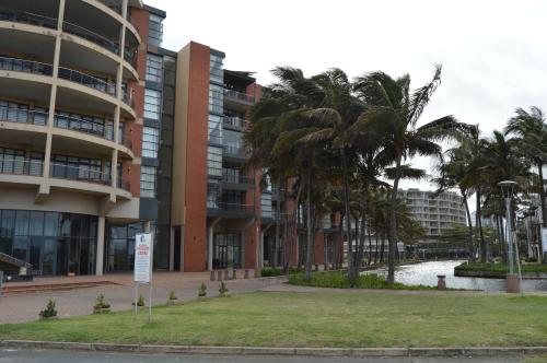 Accommodation Front - Deluxe 6 Sleeper with Rooftop Pool in Point Accommodation Front - Deluxe 6 Sleeper with Rooftop Pool in Point