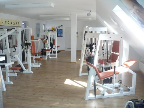 ห้องฟิตเนส, Fruhstuckshotel Landgasthof Kramer in ไอเชนเซล ห้องฟิตเนส, Fruhstuckshotel Landgasthof Kramer in ไอเชนเซล
