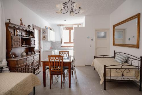 Konyha, Beachfront bungalow in the area of Kampi, near Koundouros in Ioulida Konyha, Beachfront bungalow in the area of Kampi, near Koundouros in Ioulida