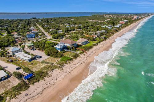 Ocean Front Escape in Melbourne Beach (FL) Ocean Front Escape in Melbourne Beach (FL)
