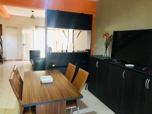 Shared lounge/TV area, Hermoso Duplex c/Pileta y Cochera en Consorcio Privado Saavedra in San Juan Shared lounge/TV area, Hermoso Duplex c/Pileta y Cochera en Consorcio Privado Saavedra in San Juan