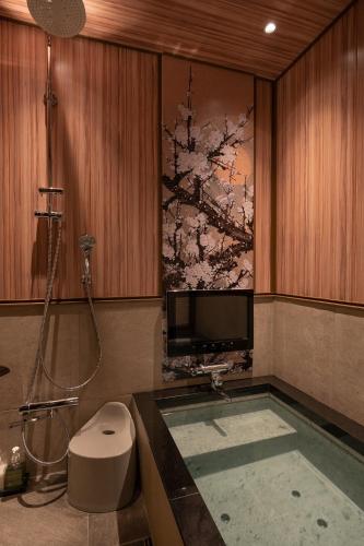 Bathroom, HOTELみなと-MINATO- in Aoyama and Omotesando Bathroom, HOTELみなと-MINATO- in Aoyama and Omotesando