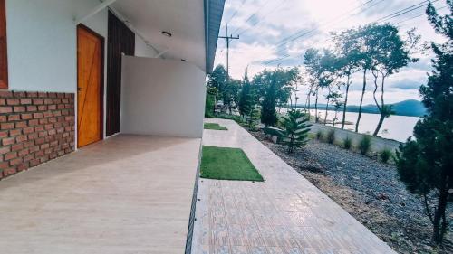 เลคแค้มป์ รีสอร์ท in Phipun เลคแค้มป์ รีสอร์ท in Phipun