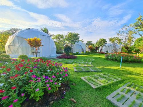 Garden, ปีกุนรีสอร์ท & Swimming pool (Pigoon Resort) in Nakorn Pathom Garden, ปีกุนรีสอร์ท & Swimming pool (Pigoon Resort) in Nakorn Pathom