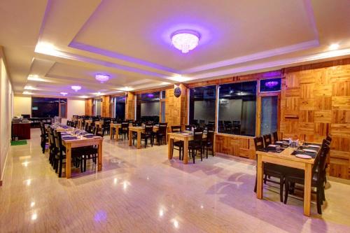 Étterem, Regenta Place Green Leaf Manali - A Centrally Heated Resort in Prini Étterem, Regenta Place Green Leaf Manali - A Centrally Heated Resort in Prini