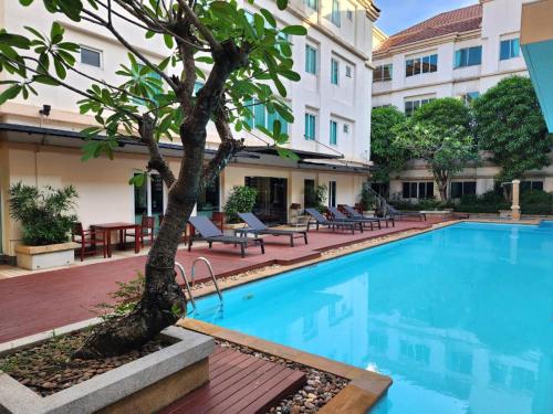 สระว่ายน้ำ, โรงแรมเอเวียน (Avion Hotel) near วัดปลูกศรัทธา สระว่ายน้ำ, โรงแรมเอเวียน (Avion Hotel) near วัดปลูกศรัทธา