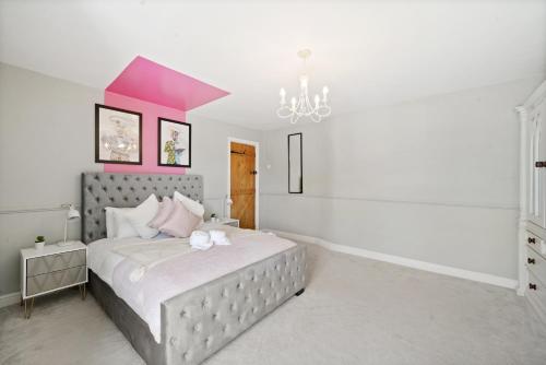 Boutique 3 Bed Cottage in Bristol - Hot-tub in Brislington East Boutique 3 Bed Cottage in Bristol - Hot-tub in Brislington East