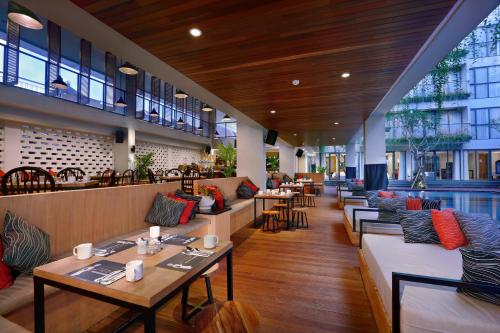 Restaurant, Hotel Neo+ Kuta, Legian by ASTON near Kuta Beach Restaurant, Hotel Neo+ Kuta, Legian by ASTON near Kuta Beach