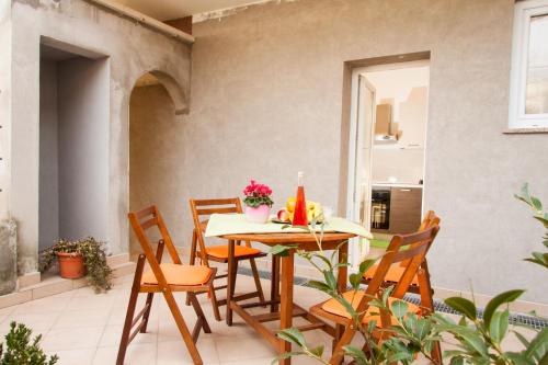 ระเบียง/ชานเรือน, Apartments Adria Blue in ซิโควิซี ระเบียง/ชานเรือน, Apartments Adria Blue in ซิโควิซี