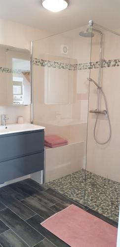 Bathroom, Maison La Plage proche Giverny in Port-Mort Bathroom, Maison La Plage proche Giverny in Port-Mort