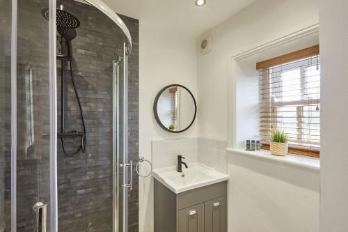 Banyo, Host & Stay - Dunsley Chapel in Dunsley Banyo, Host & Stay - Dunsley Chapel in Dunsley