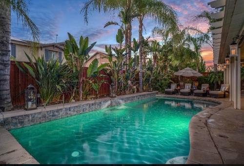 Kimberlys Chandelier chateau includes 2 King Beds 4 QN beds 5 bath Special Salt Water Pool No partie in Lake Elsinore (CA) Kimberlys Chandelier chateau includes 2 King Beds 4 QN beds 5 bath Special Salt Water Pool No partie in Lake Elsinore (CA)