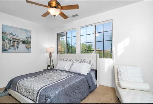 Kimberlys Chandelier chateau includes 2 King Beds 4 QN beds 5 bath Special Salt Water Pool No partie in Lake Elsinore (CA) Kimberlys Chandelier chateau includes 2 King Beds 4 QN beds 5 bath Special Salt Water Pool No partie in Lake Elsinore (CA)
