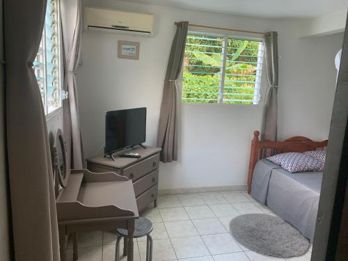 Logement vacances Gissac Sainte-Anne in Сен Ан Logement vacances Gissac Sainte-Anne in Сен Ан