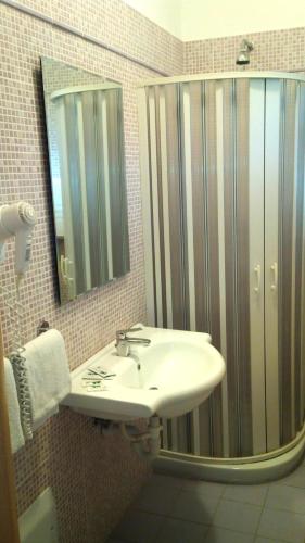 Bathroom, Hotel Giardino in Modugno Bathroom, Hotel Giardino in Modugno
