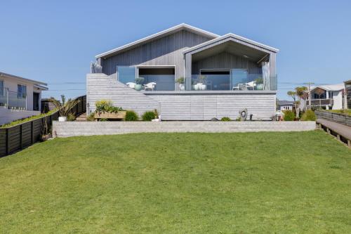 Garden, Luxury Ocean Villa in Papamoa in Tauranga Garden, Luxury Ocean Villa in Papamoa in Tauranga