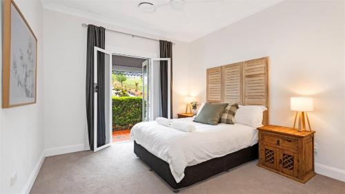 Cowley House - stunning entertainer, views, pool in Dapto Cowley House - stunning entertainer, views, pool in Dapto