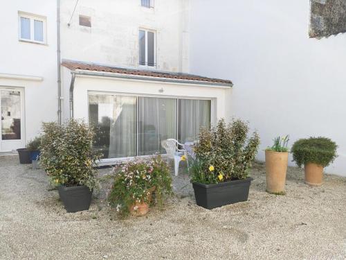 Gîte Gond-Pontouvre, 4 pièces, 6 personnes - FR-1-653-181 (Maison de charme 19eme renovee proche Angouleme, ideale famille, equipement complet, animaux accepte) in Angouleme Gîte Gond-Pontouvre, 4 pièces, 6 personnes - FR-1-653-181 (Maison de charme 19eme renovee proche Angouleme, ideale famille, equipement complet, animaux accepte) in Angouleme
