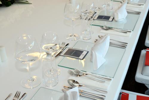 Restaurant, Tav Airport Hotel Izmir in İzmir Restaurant, Tav Airport Hotel Izmir in İzmir