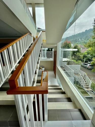 Platinum Yellow Bandung Villa 24 Pax Private Pool in Dago Atas Platinum Yellow Bandung Villa 24 Pax Private Pool in Dago Atas