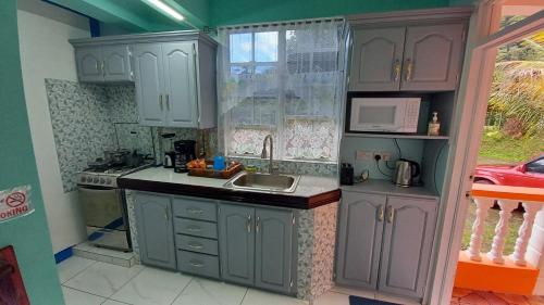 Cozinha, Cozy vacation retreat with free parking in Saint George Cozinha, Cozy vacation retreat with free parking in Saint George