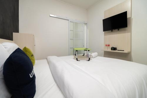 Urbanview Hotel Bizhome Artha Gading Boulevard in Kelapa Gading Urbanview Hotel Bizhome Artha Gading Boulevard in Kelapa Gading