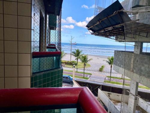 ระเบียง/ชานเรือน, M012 - Apto c/ 2 Sacadas | Frente ao Mar na V. Mirim in มารากานา ระเบียง/ชานเรือน, M012 - Apto c/ 2 Sacadas | Frente ao Mar na V. Mirim in มารากานา