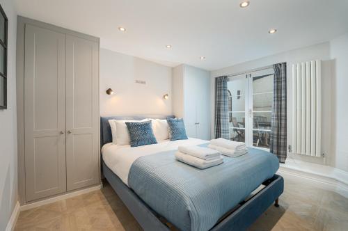 Clarendon Rd by CAPITAL