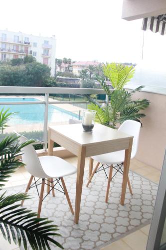 Balcony/terrace, LES PALMIERS - Appartement avec piscine proche plages - Wifi et Clim in La Fontonne Balcony/terrace, LES PALMIERS - Appartement avec piscine proche plages - Wifi et Clim in La Fontonne