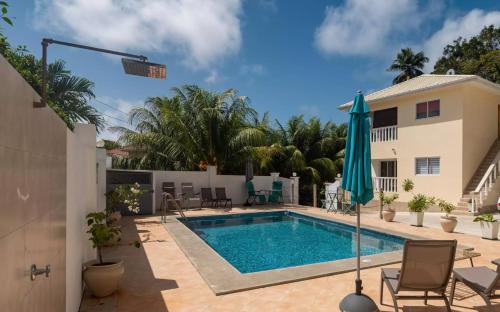 Úszómedence, Cap Confort in Seychelles szigetek Úszómedence, Cap Confort in Seychelles szigetek