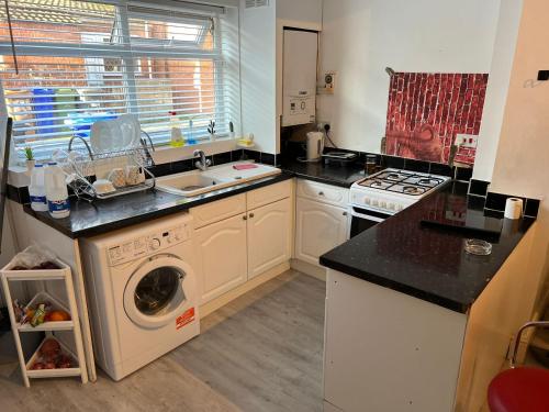 Amicable Double Bedroom in Manchester in shared house in Ashton under Lyne Amicable Double Bedroom in Manchester in shared house in Ashton under Lyne